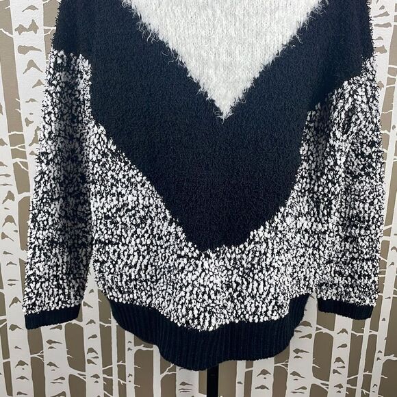 Bar III Black & White Eyelash & Popcorn Mixed Knit Mock Neck Sweater sz S - Picture 6 of 11